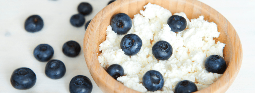 Cottage cheese with berries